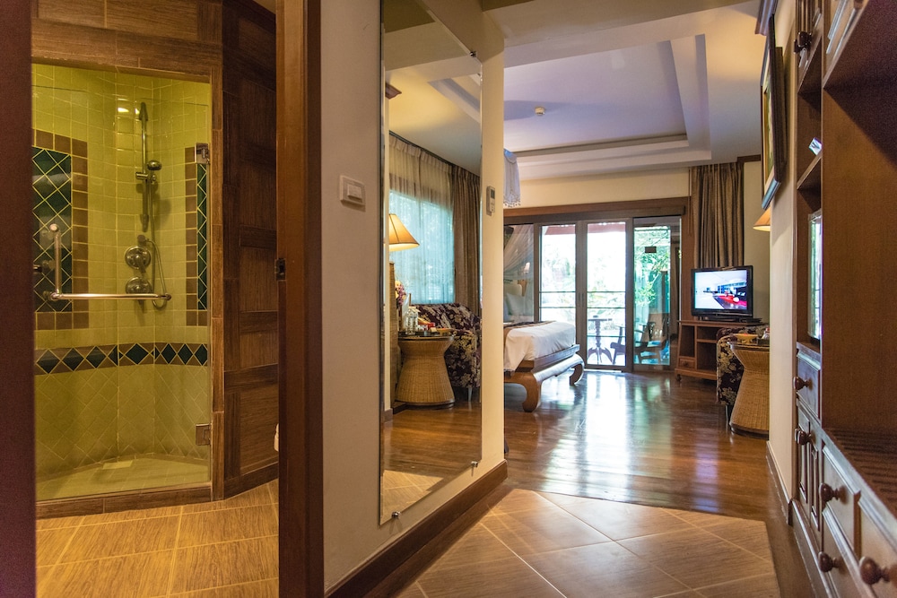 Deluxe Room, 1 King Bed, Pool Access (Lanna) - Photo 10