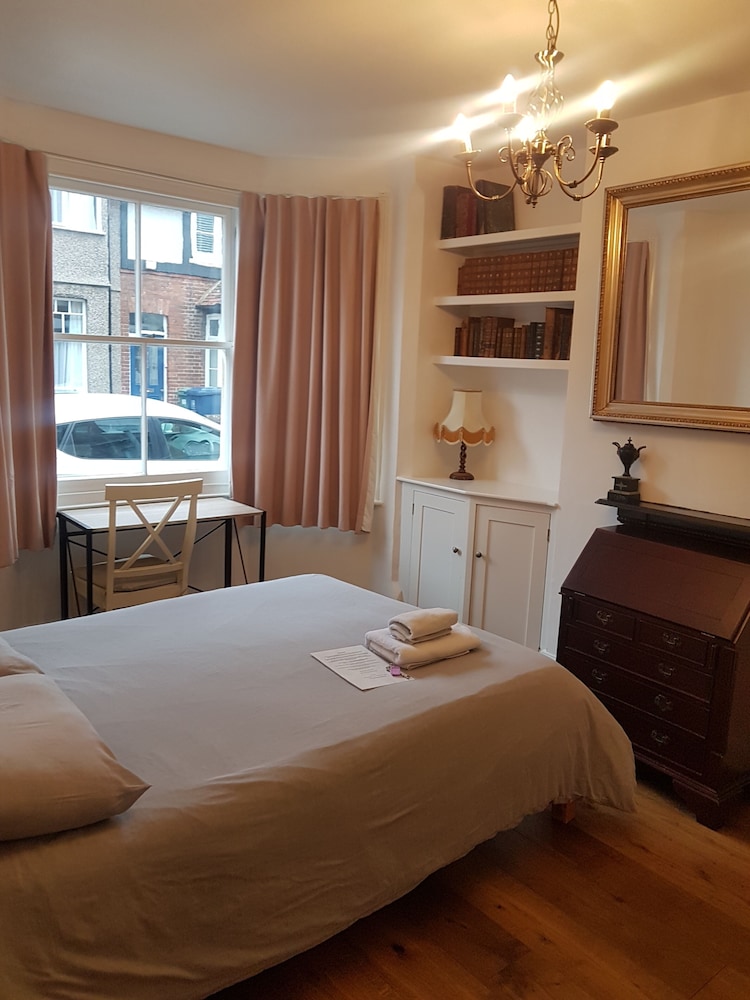 Deluxe Single Room, 1 Double Bed, Non Smoking, City View photo 1