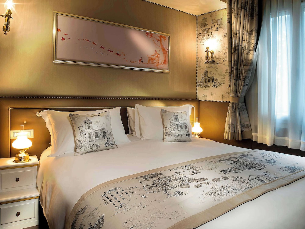 Available room thumbnail 6