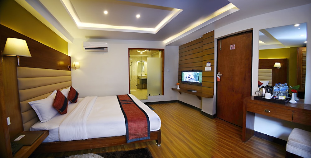 Deluxe Double Room, 1 Queen Bed (Complimentary Airport Pick-up) photo 2