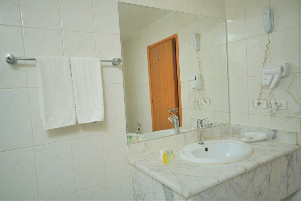 Standard Triple Room - Photo 2