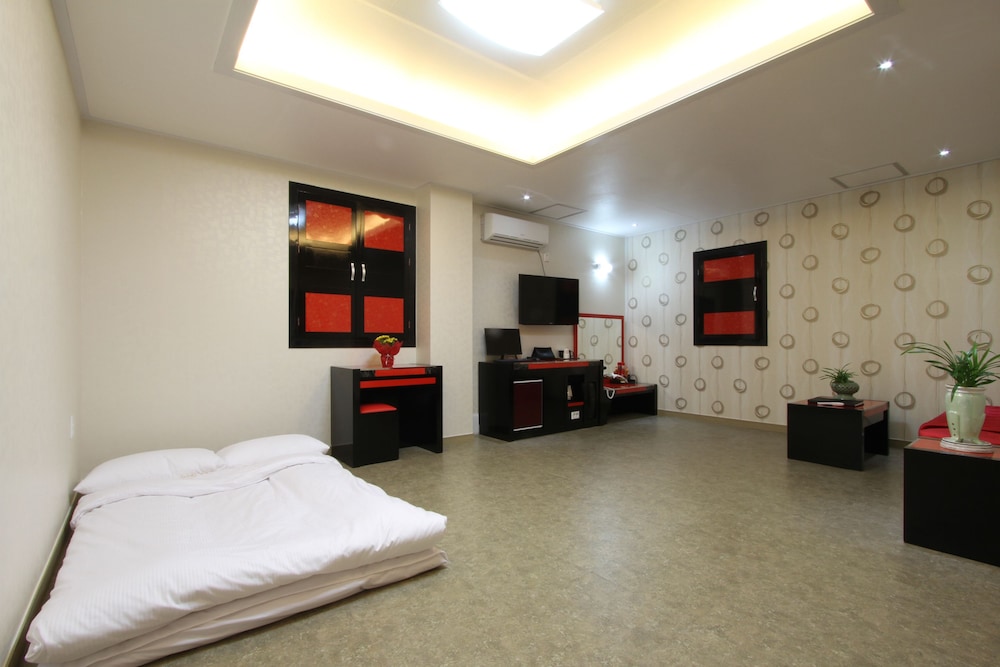 Traditional Room (Ondol) photo 3