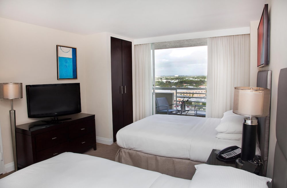 Suite, 2 Queen Beds, Balcony, City View - Photo 3