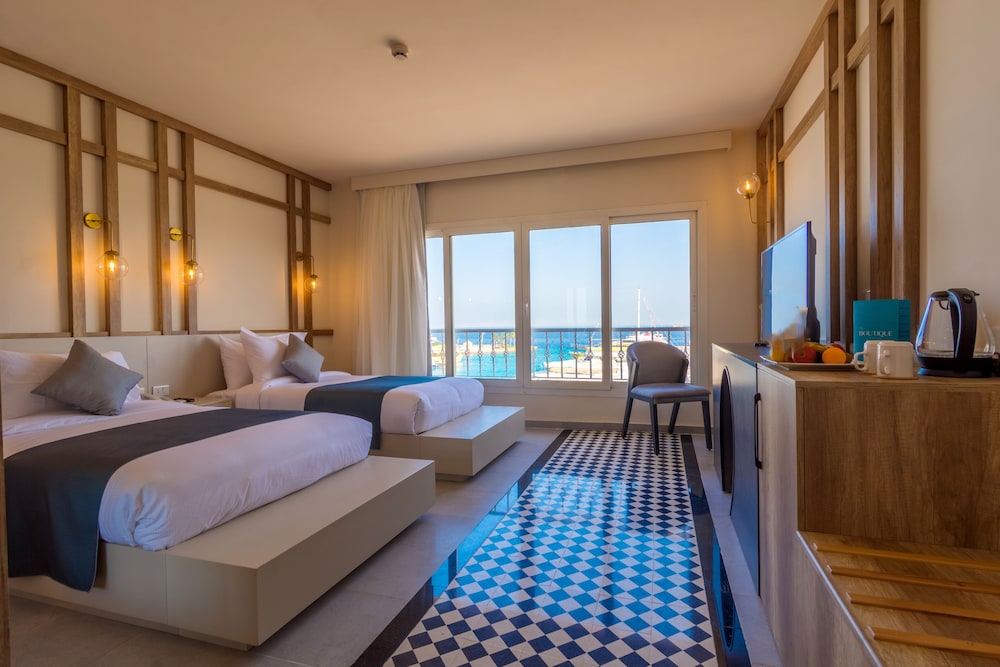 Deluxe Room, Sea View - Photo 4