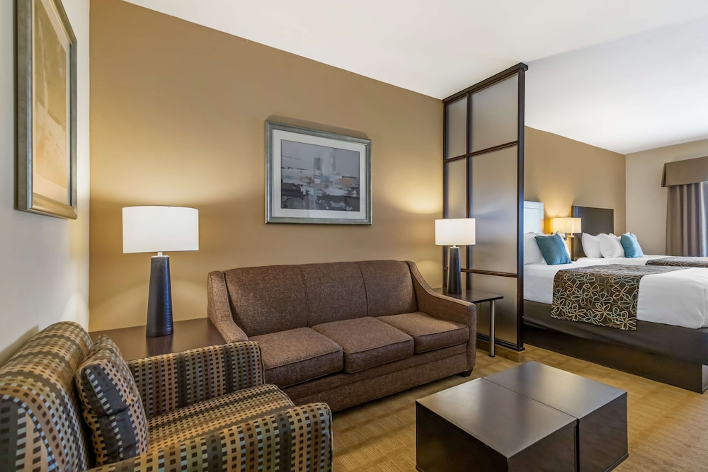 Suite, 2 Queen Beds, Accessible, Bathtub (with Sofabed)