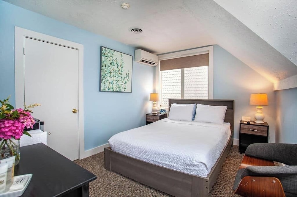 Sands Room, 1 Queen Bed, Shared Bathroom (at The Guest House)