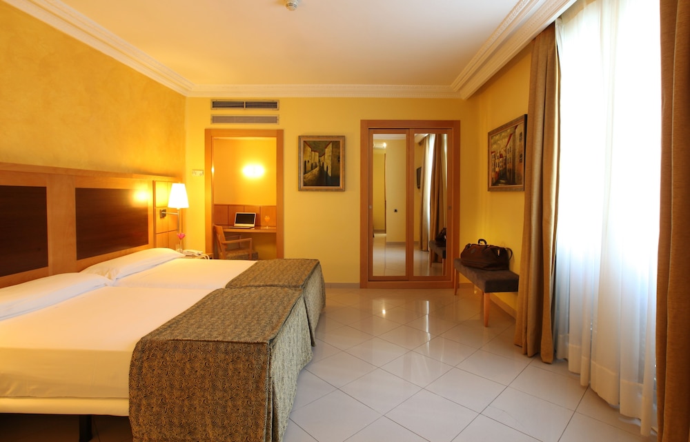 Basic Triple Room