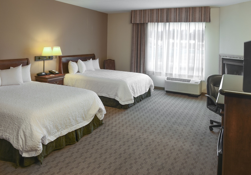 Room, 2 Queen Beds, Accessible, Fireplace - Photo 2