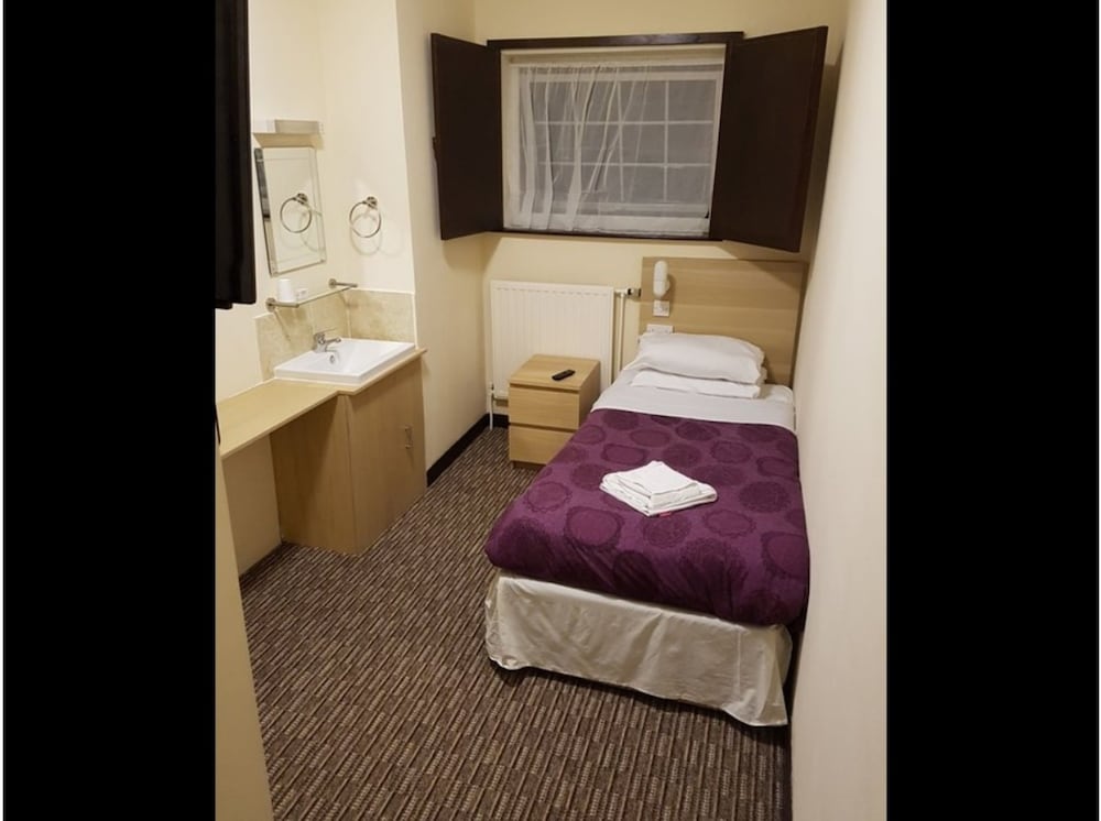 Single Room, Ensuite photo 1