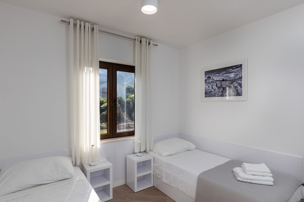 Apartment (Superior Two Bedroom w Swimming Pool) photo 2