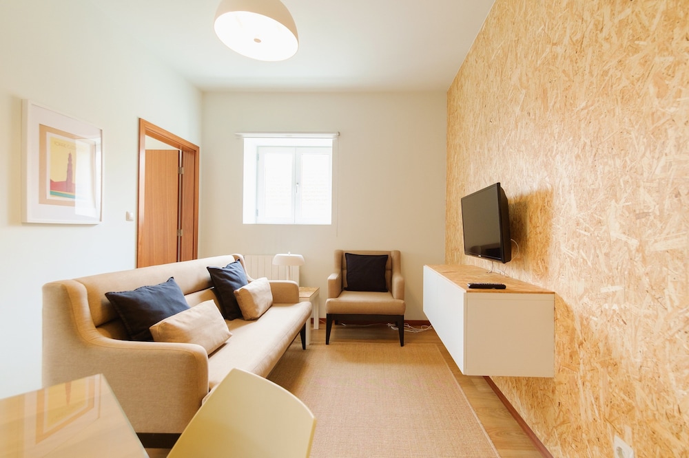 Apartment, 2 Bedrooms (Street View)
