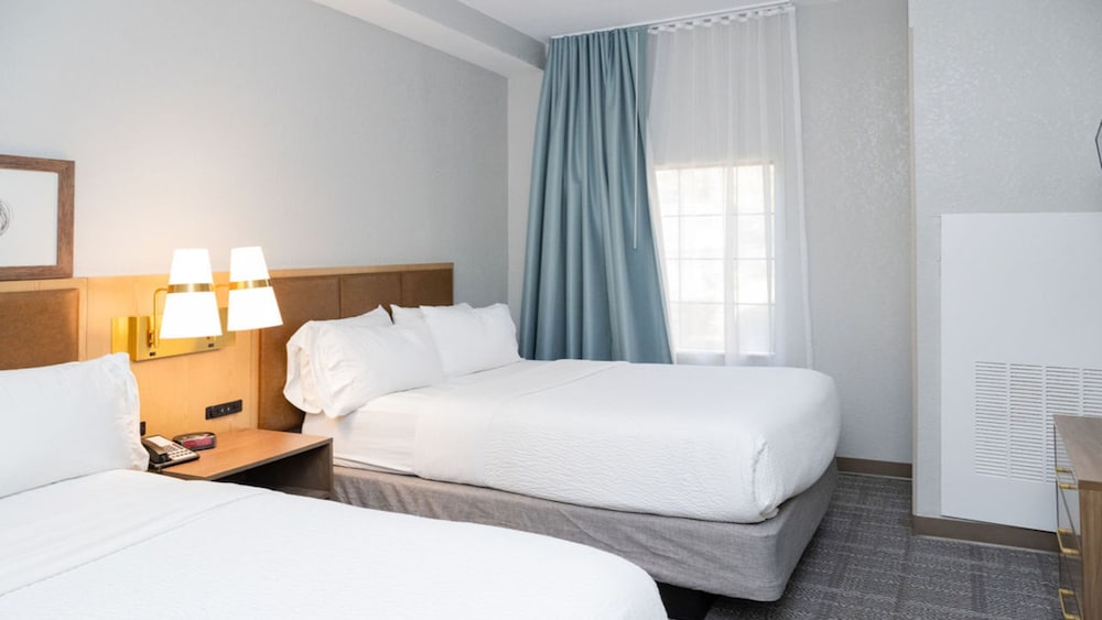 Suite, 1 Bedroom, Kitchen (Living & Dining Area)