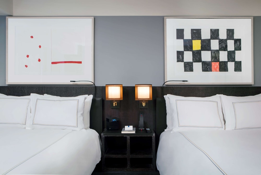 Deluxe Suite, 2 Double Beds, Accessible, Bathtub