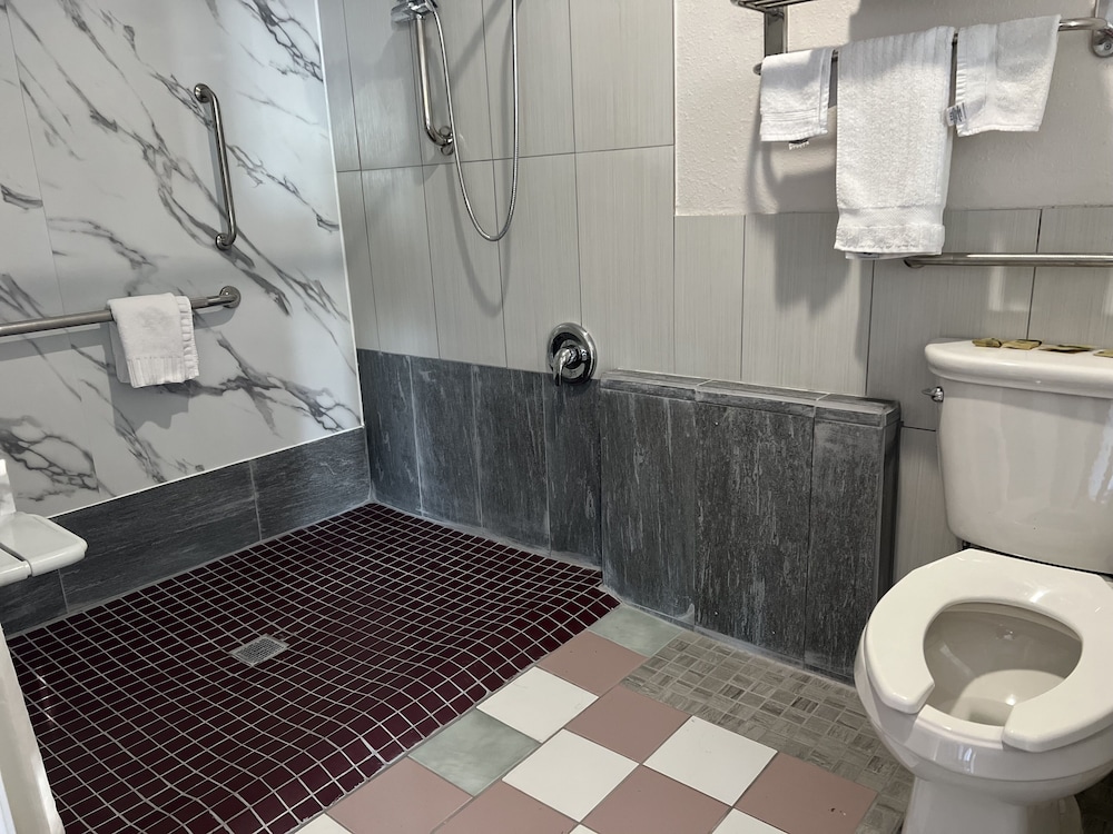 Basic Single Room, 2 Bedrooms, Lanai