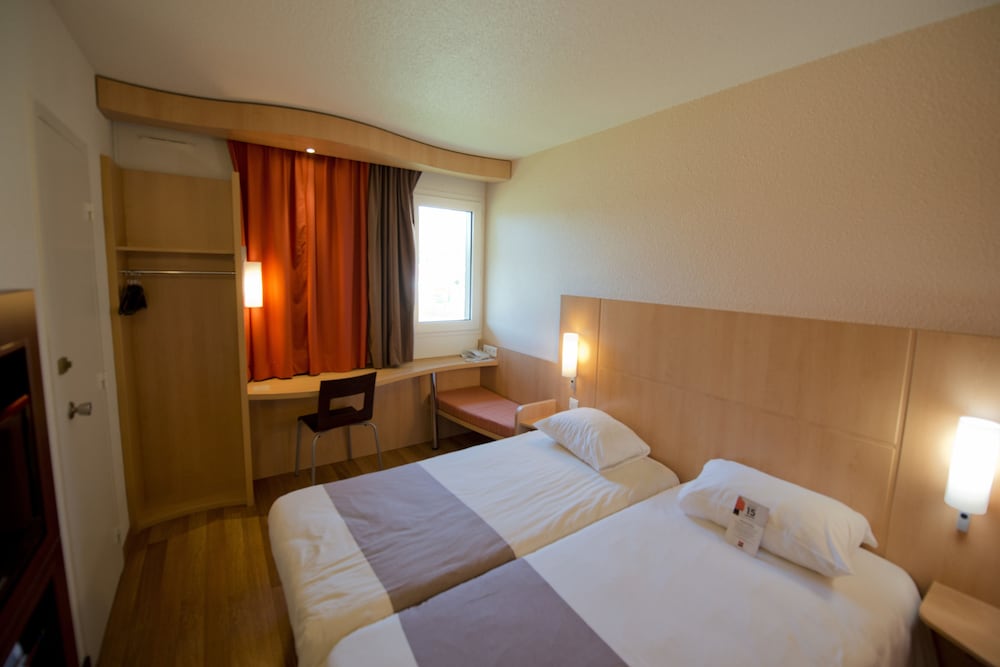 Standard Room, 2 Twin Beds photo 2