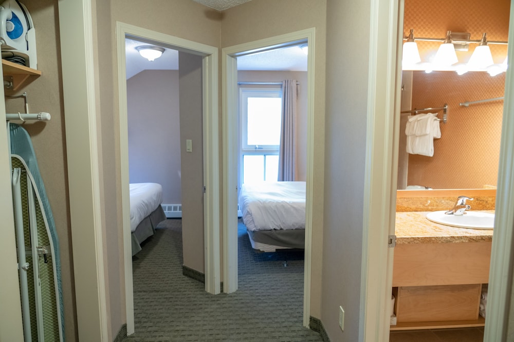Condo, 2 Bedrooms (with Kitchen) - Photo 2