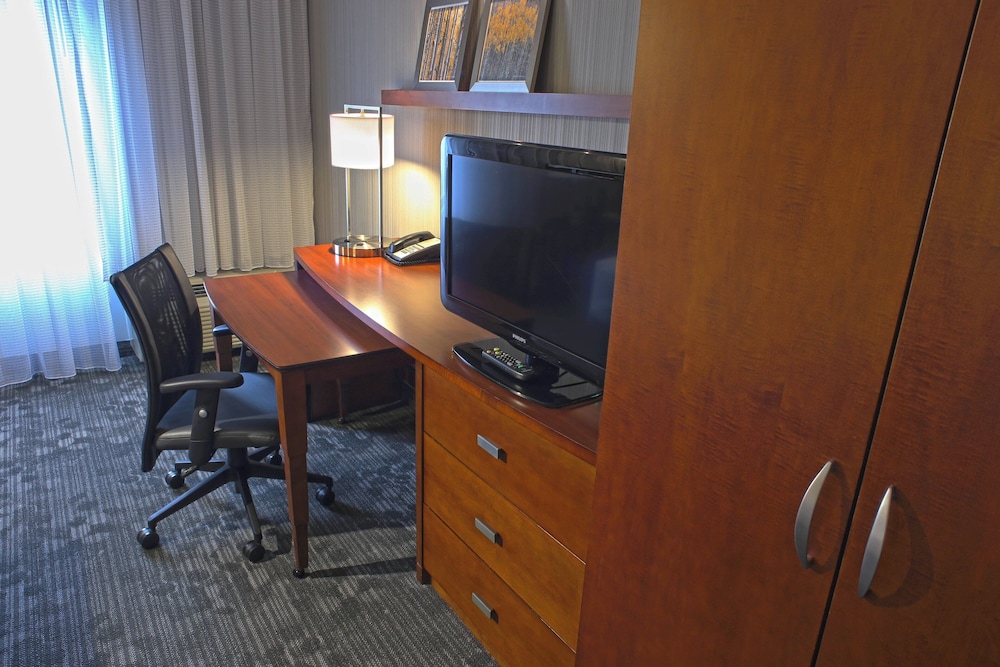 Room, 1 King Bed with Sofa bed (Guest room) - Photo 1