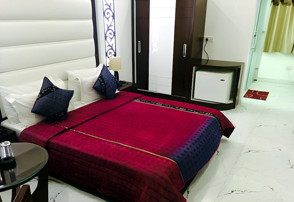 Deluxe Room, 1 Queen Bed - Photo 1