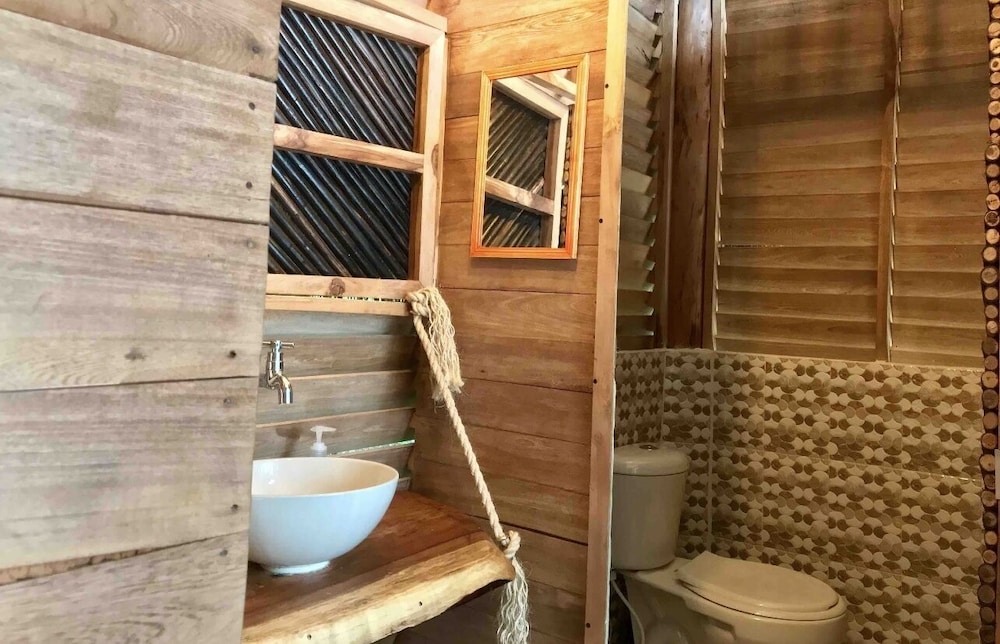 Deluxe Cabin, 1 King Bed, Garden View photo 3