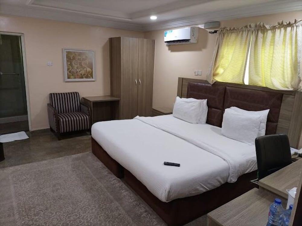 Deluxe Room, Balcony, City View photo 3