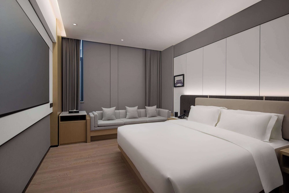 Room, 1 King Bed, Non Smoking (Theater) photo 1