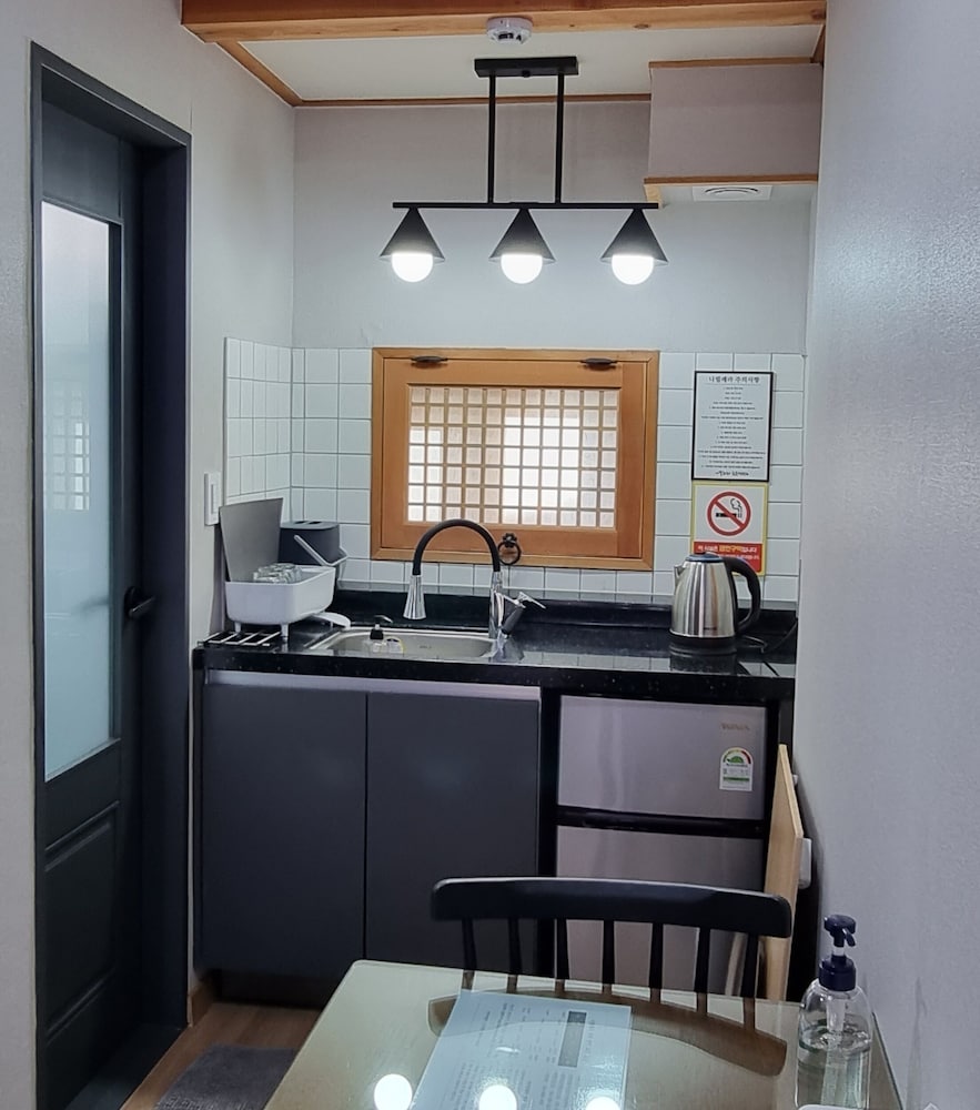 A Room (Check-In Not Available When Exceeding Max. Pax / Not Allowed To Cook Indoor) photo 2
