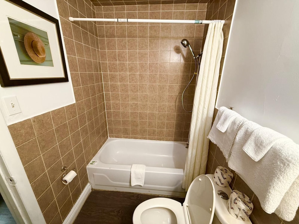 Room, 2 Queen Beds, Non Smoking (2 Queen Beds) photo 3
