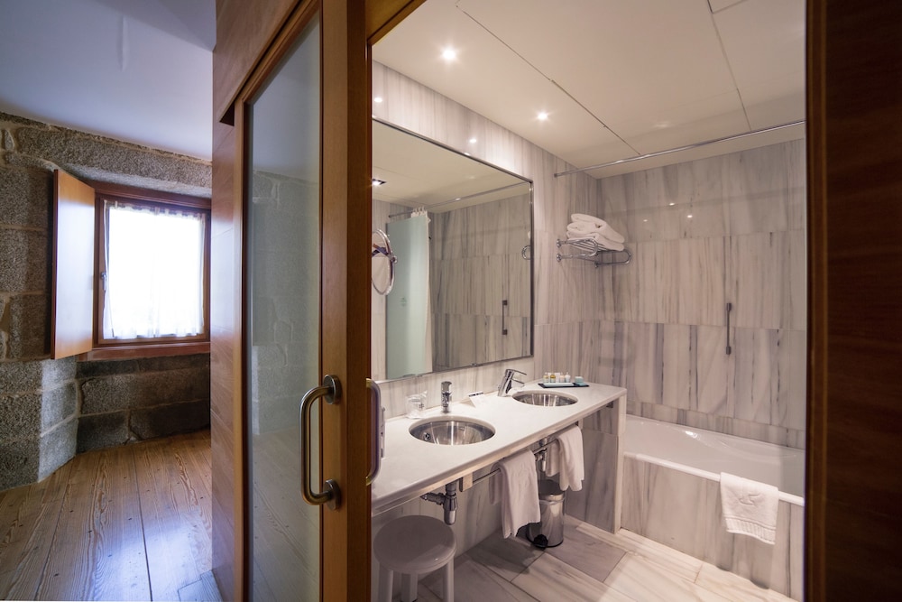Standard Twin Room (3 adults) photo 2