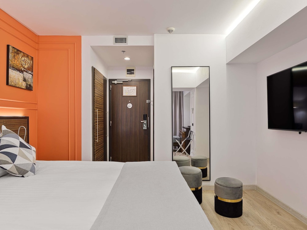 Standard Room, 1 King Bed photo 3