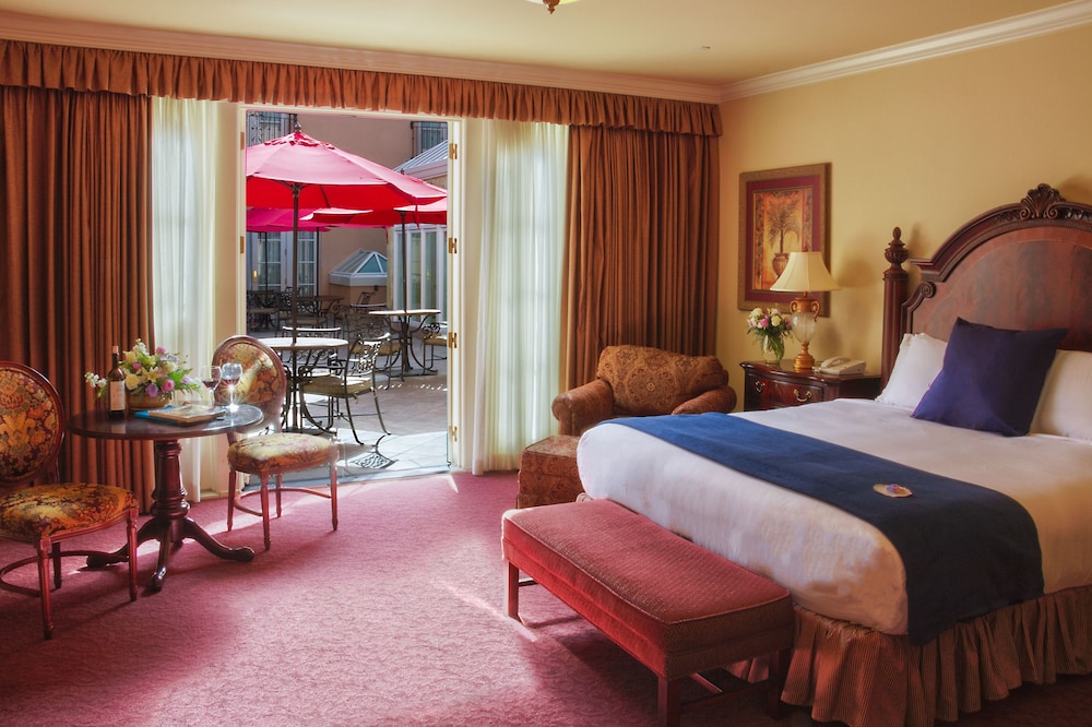 Premier Room, 1 King Bed, Patio, Courtyard Area