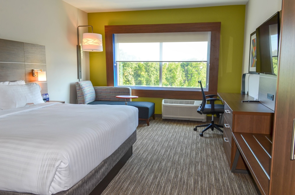 Holiday Inn Express & Suites - Charlotte NE - University Area by IHG, Photo 3