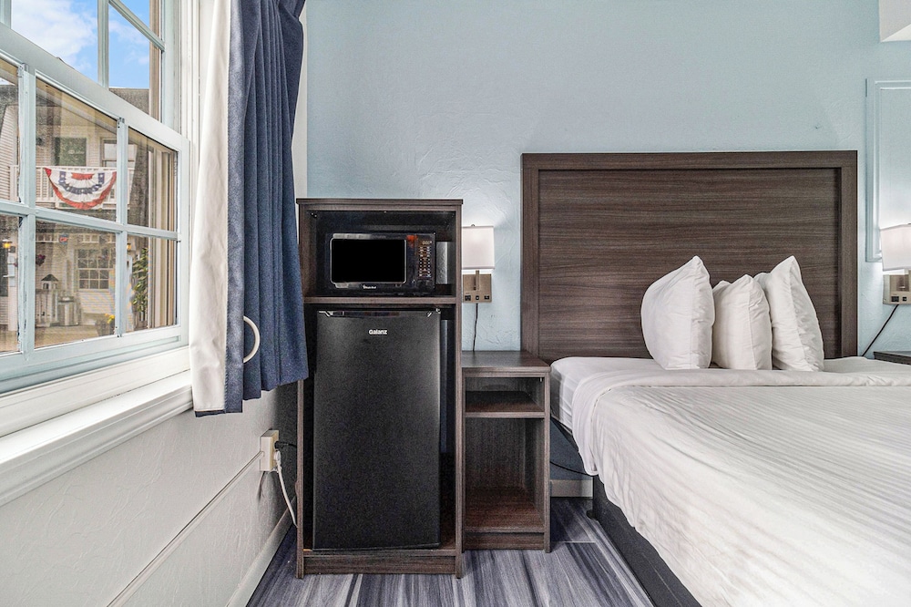 Economy Room, 1 Queen Bed photo 3