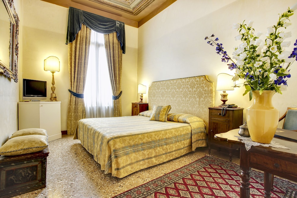 Standard Double or Twin Room photo 1