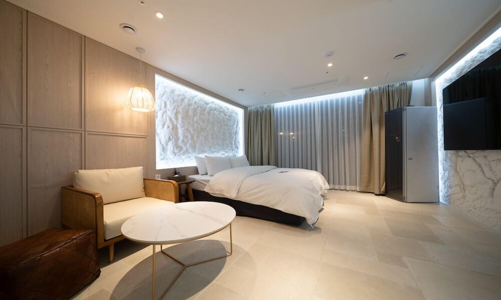 Queen Room photo 1