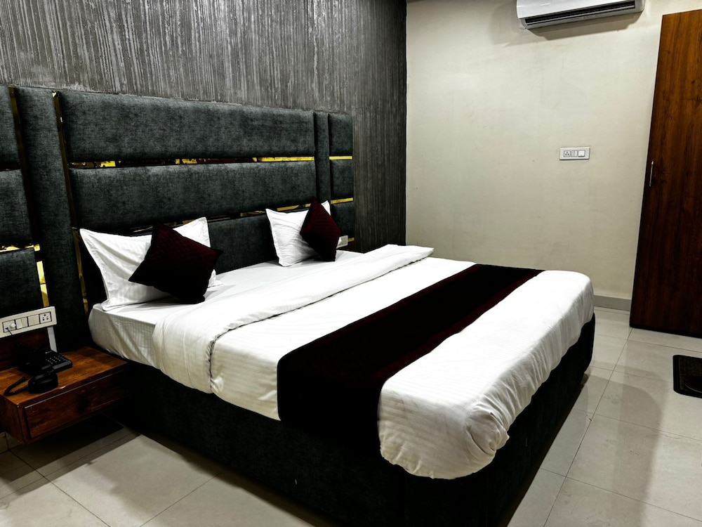 Deluxe Room - Photo 4