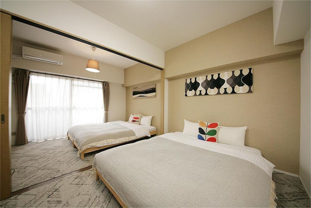 Family Room, 2 Queen Beds, Non Smoking, Kitchen (2 Queen Beds, 1 Double Bed) - Photo 1