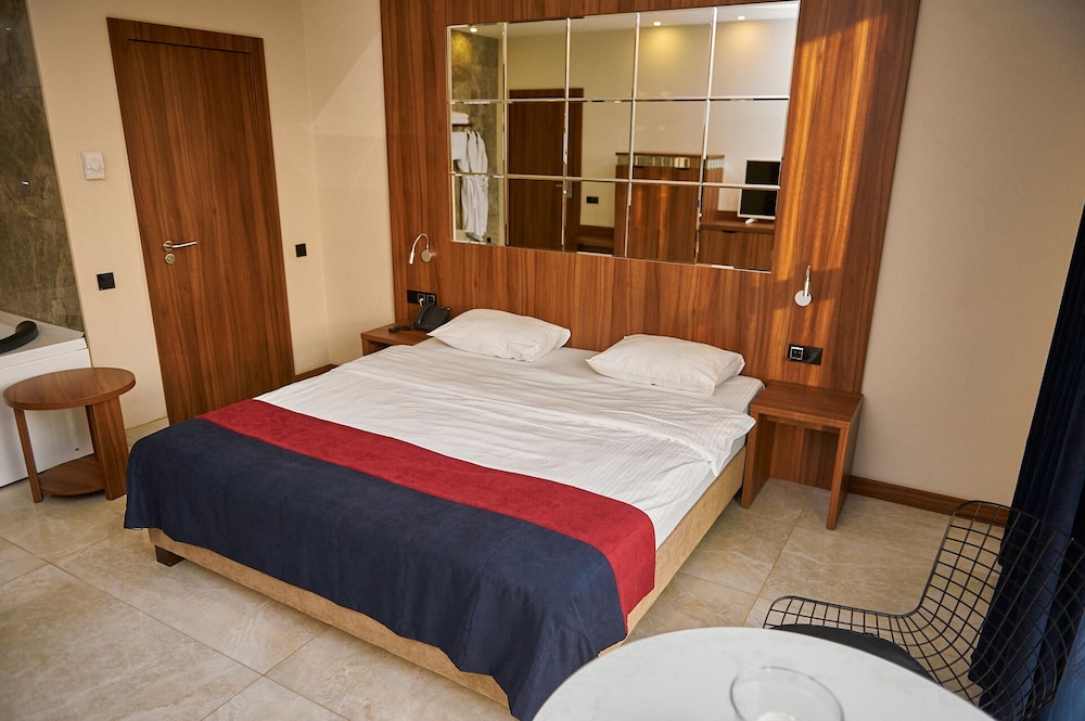 Superior Room, Jetted Tub photo 2
