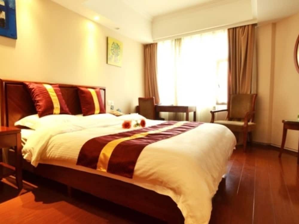 Queen Room - Photo 1