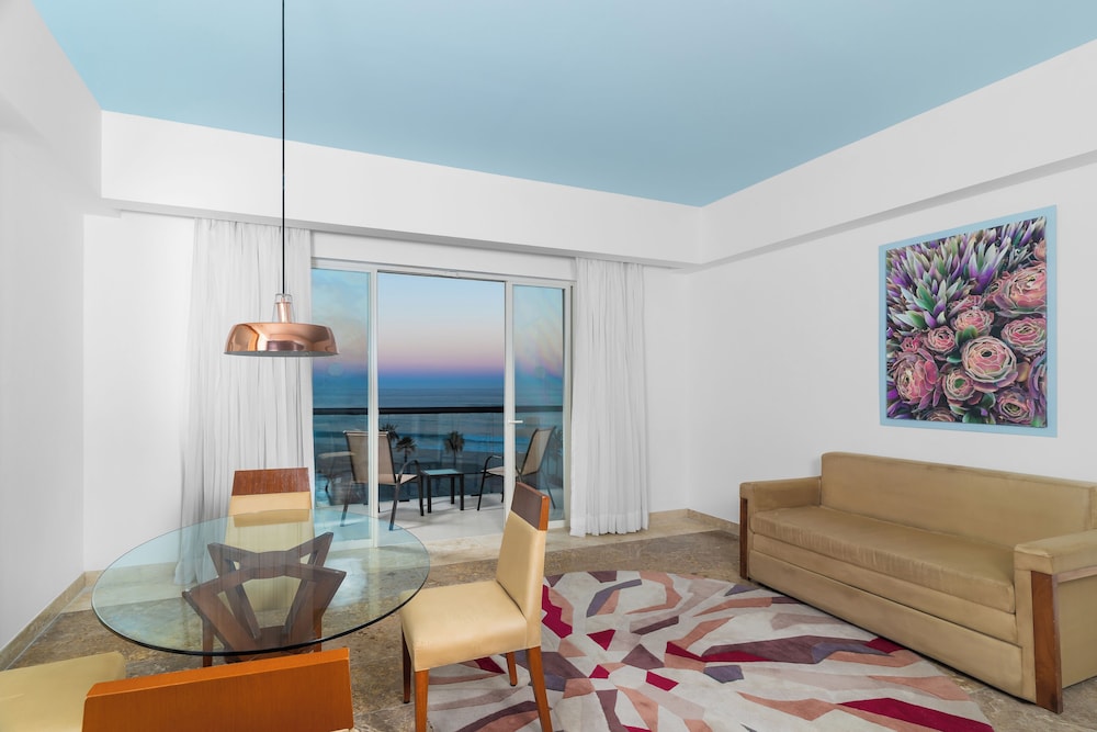 Altitude Governor Suite Ocean View photo 3