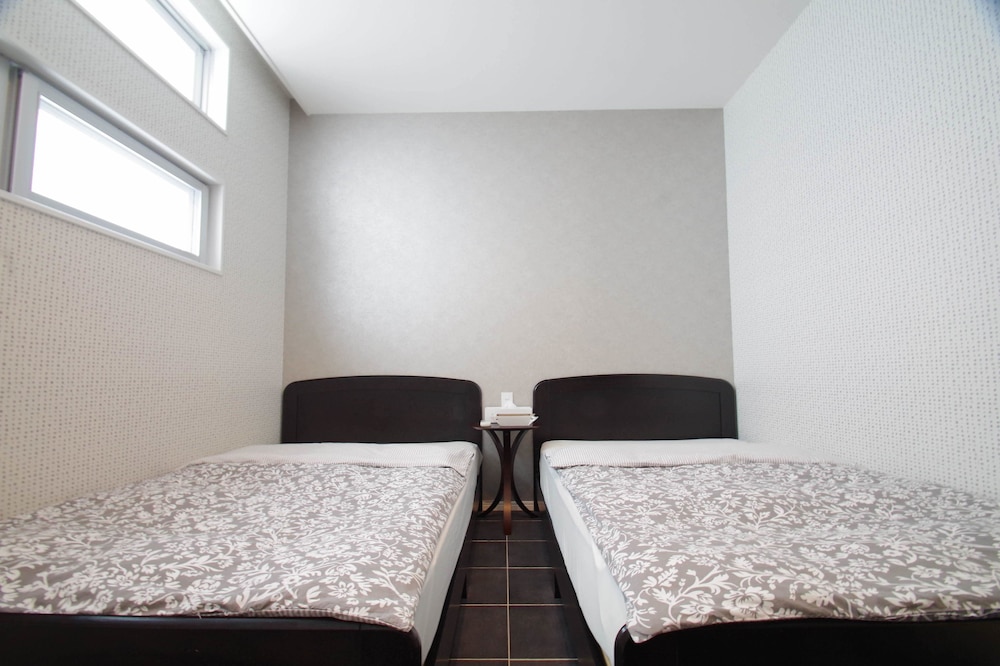 Private Room for 2 people (2 120cm Semidouble Beds, WiFi), Non Smoking photo 1