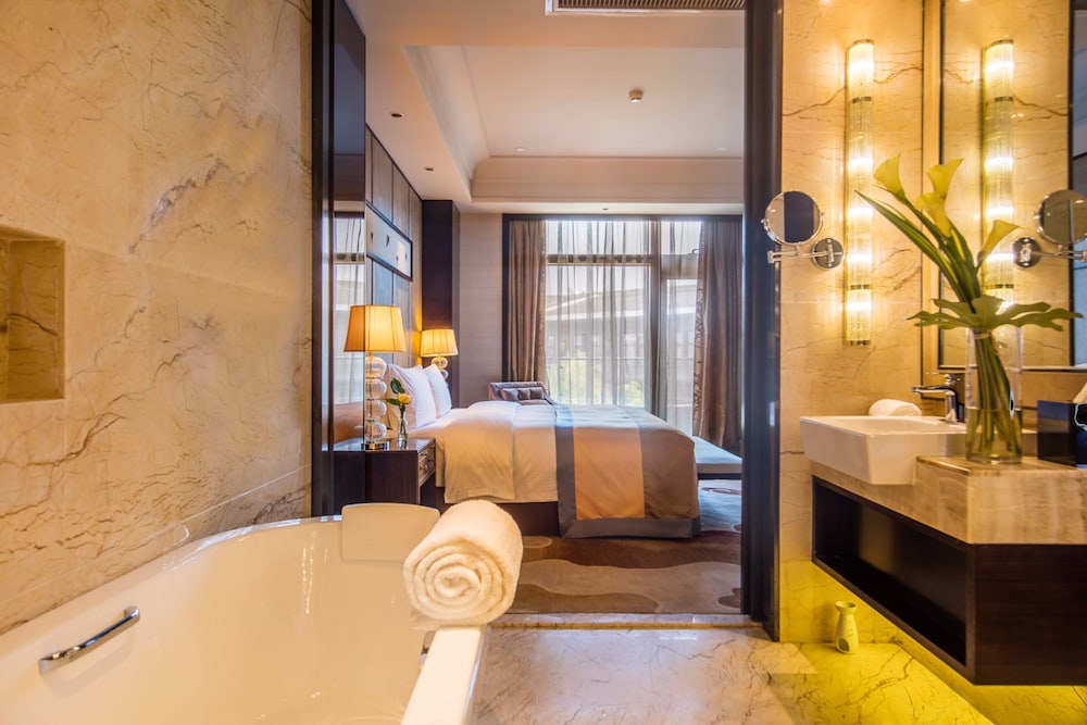 Deluxe Suite photo 3