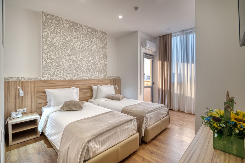 Standard Double or Twin Room, Mountain View