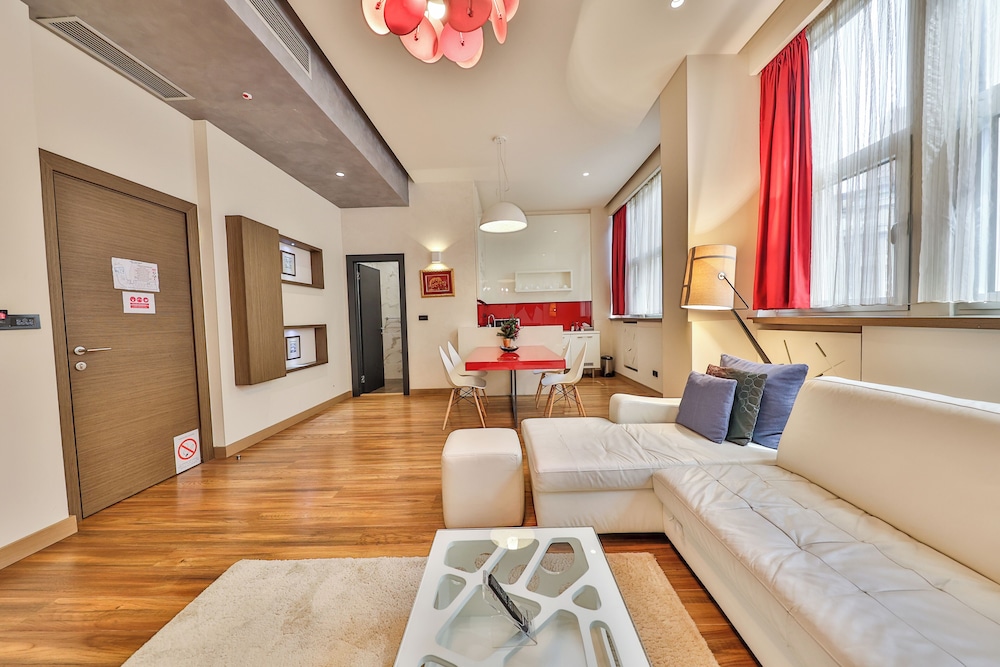 Royal Apartment, 1 Bedroom, Hot Tub - Photo 10
