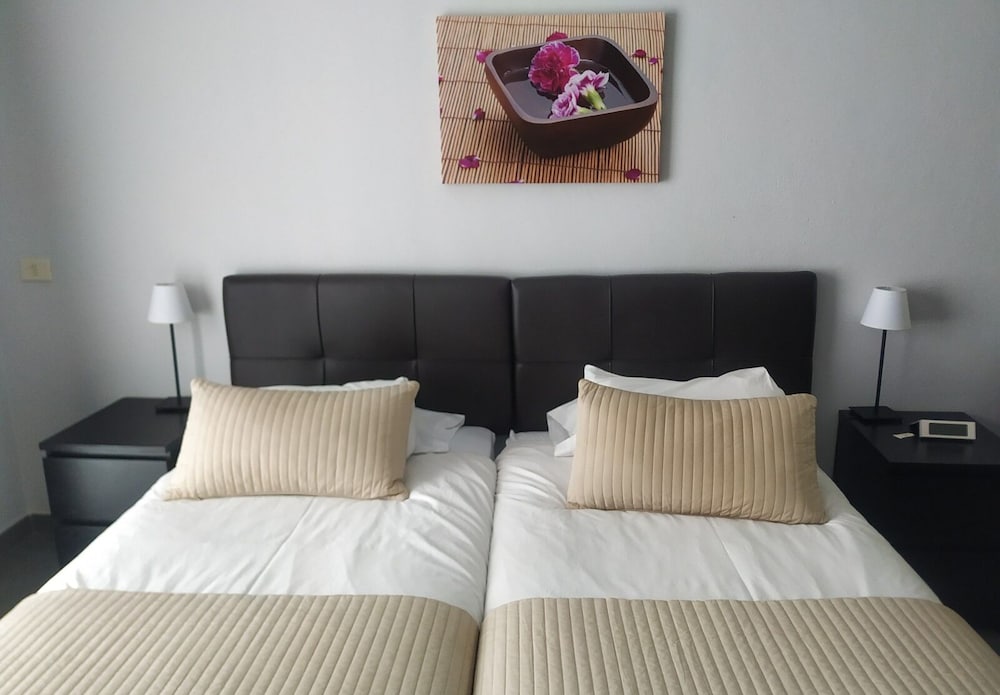 Standard Room, 2 Twin Beds - Photo 1