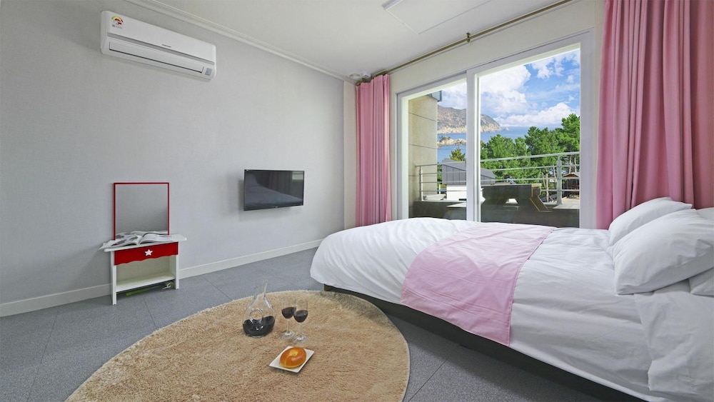 Basic Room, 1 Bedroom (201) - Photo 2