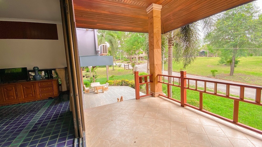 5 Bedroom Villa photo 2
