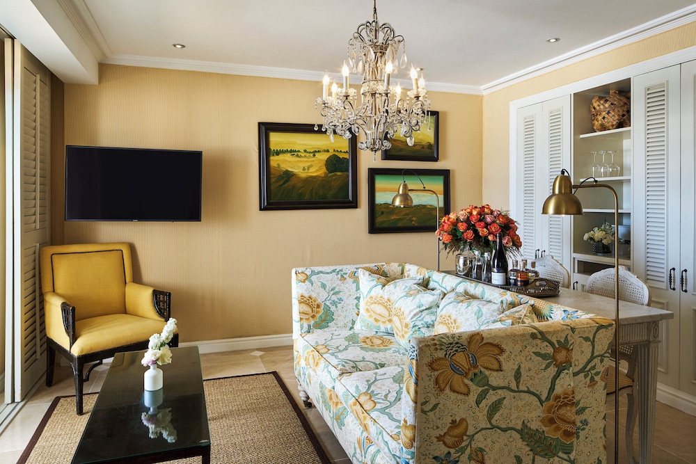 Luxury Sea Facing Suite - Photo 10