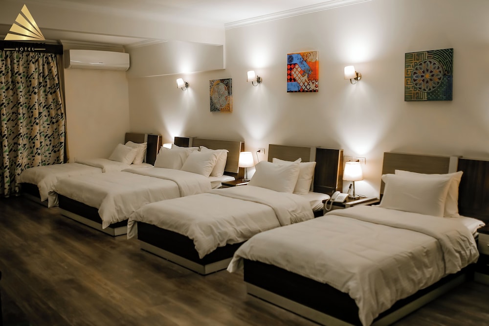 Family Quadruple Room, City View (5 Guests) - Photo 13