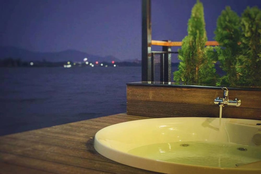 Deluxe room raft with Jacuzzi photo 3
