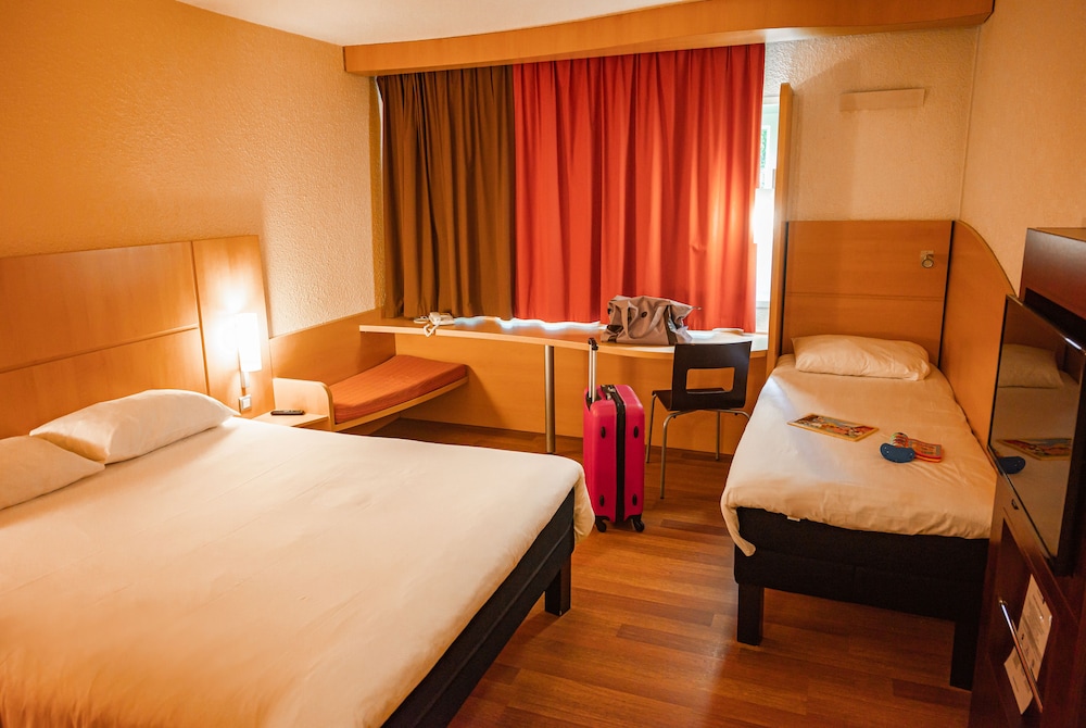 Standard Room, Multiple Beds - Photo 2